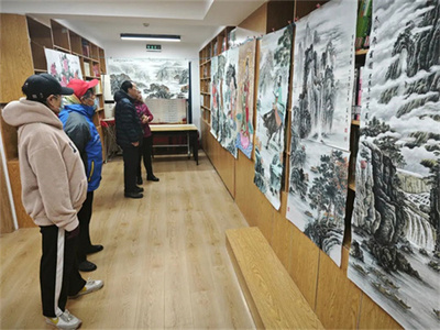 家門口的藝術(shù)集市 新時(shí)代文明實(shí)踐中多彩生活的社區(qū)畫(huà)卷